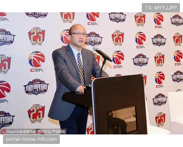 联盟动态：CBA裁判组本周进行业务学习，重点复盘近期涉及防守三秒的争议判罚